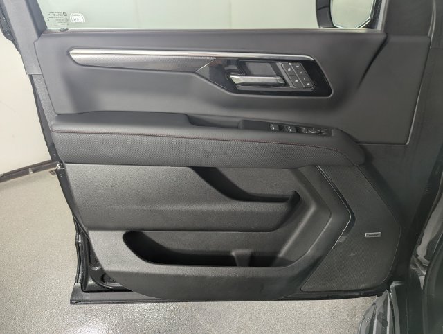 Used 2025 Chevrolet Suburban RST w/ Comfort Package AWD/4WD image 9