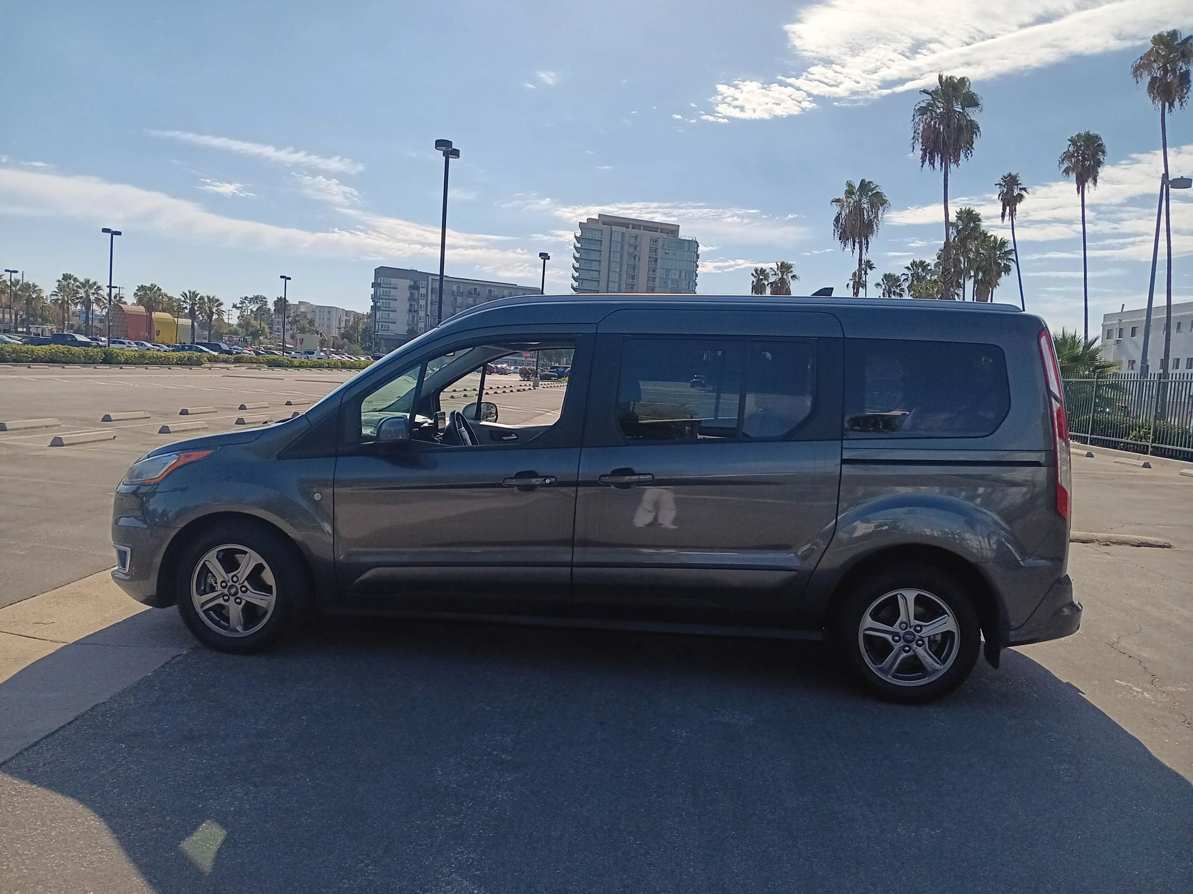 Used 2019 Ford Transit Connect Titanium w/ Titanium Premium Package FWD image 5