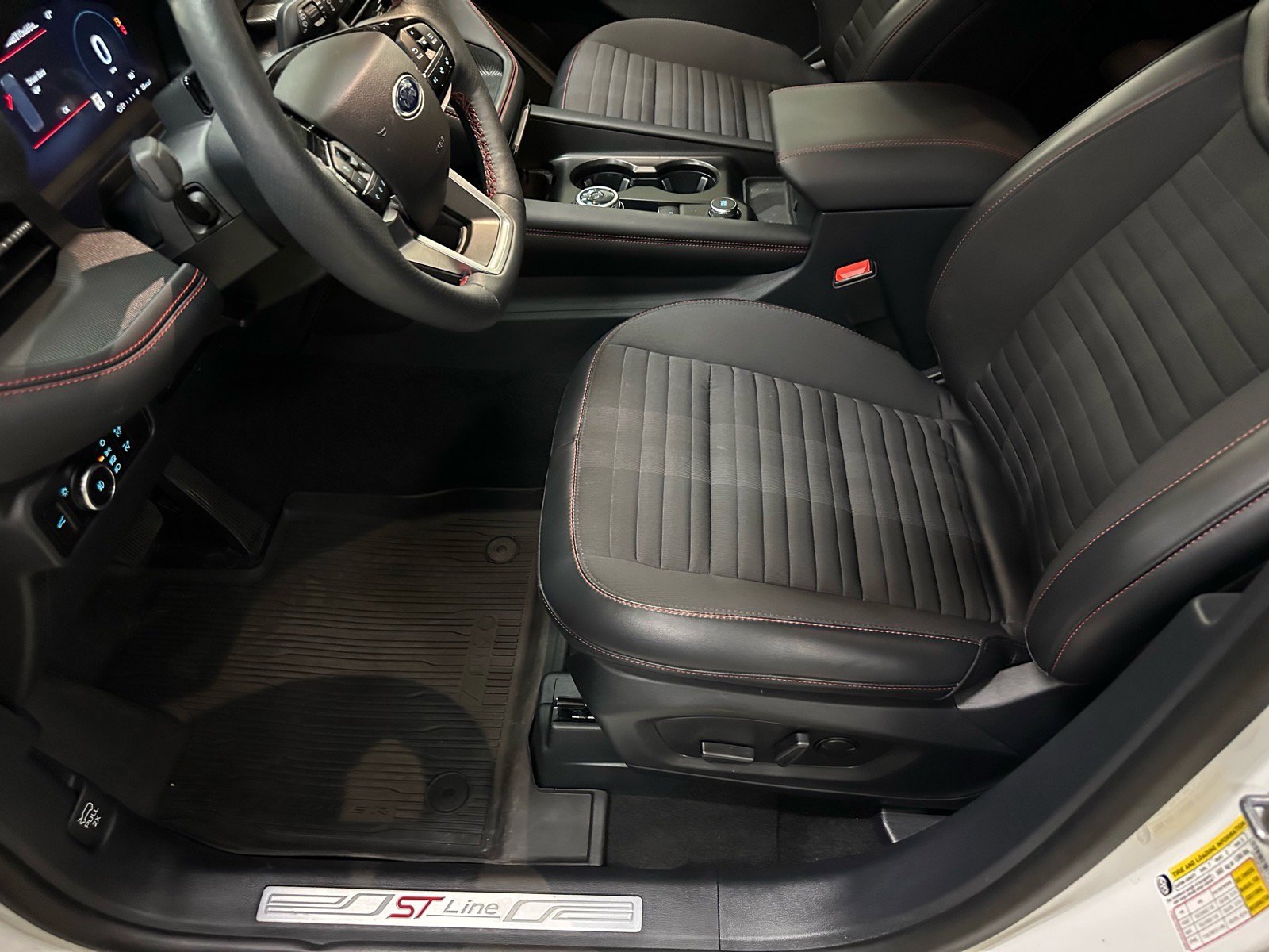 Certified 2025 Ford Explorer ST-Line image 18