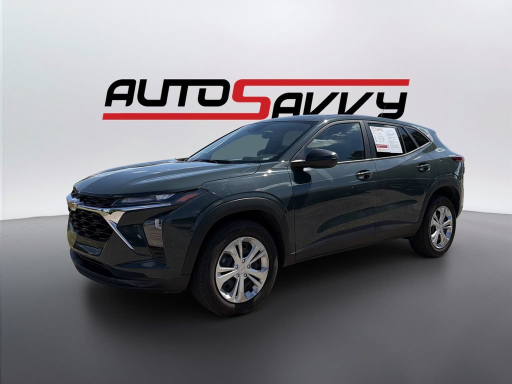 Used 2025 Chevrolet Trax LS FWD image 1