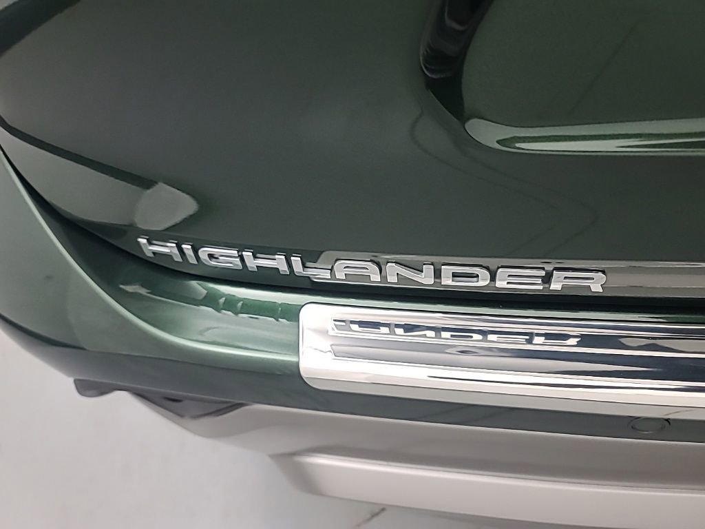 Used 2025 Toyota Highlander Platinum image 12