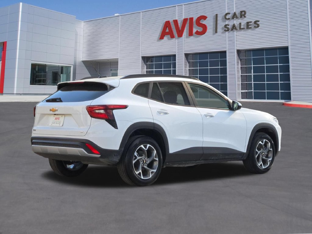 Used 2026 Chevrolet Trax LT FWD image 6