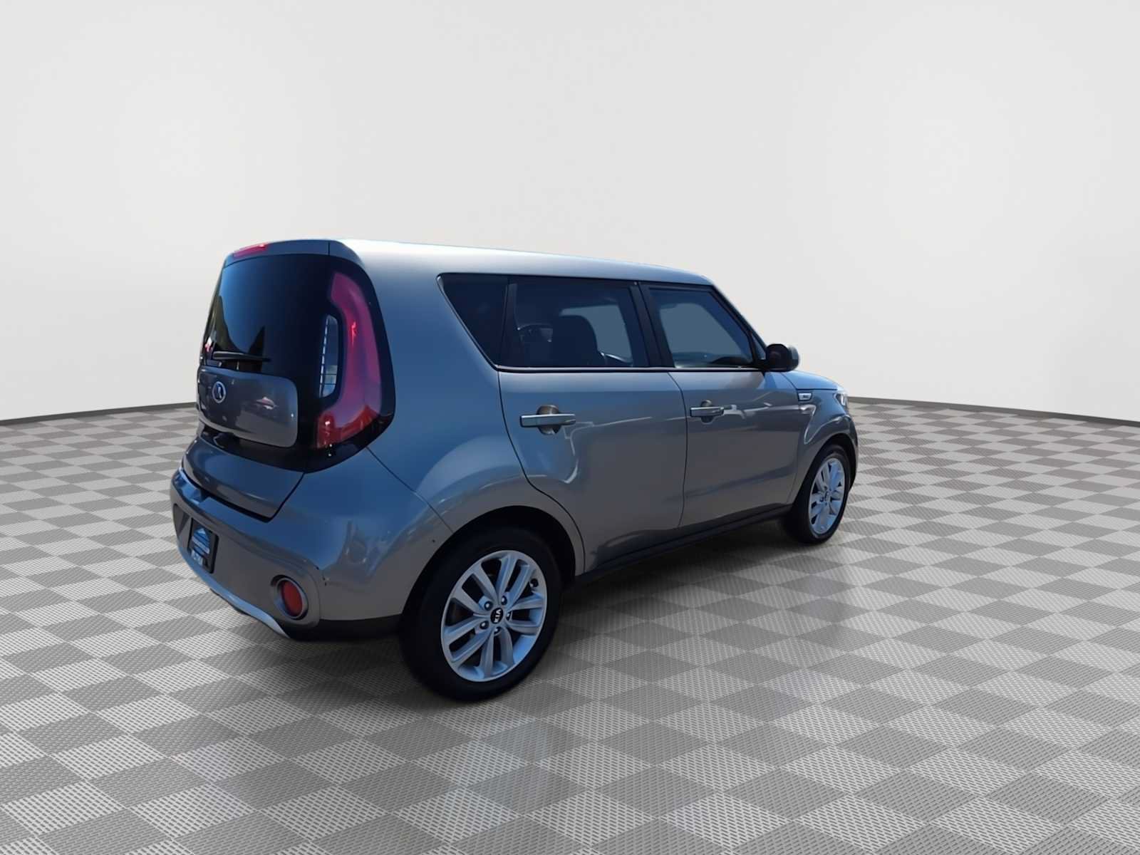 Used 2017 Kia Soul + FWD image 8
