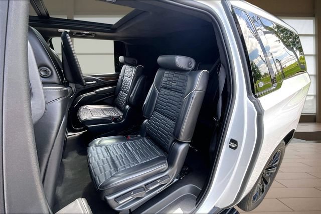 Used 2023 Cadillac Escalade ESV Sport Platinum w/ LPO, ONYX Package AWD/4WD image 25