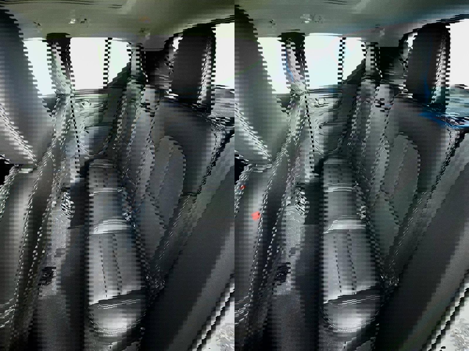 Used 2023 Volvo XC40 B4 Plus w/ Driver Assist Package image 24