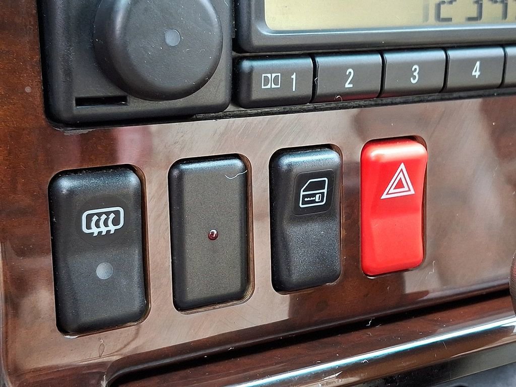 Used 1996 Mercedes-Benz SL 320 image 24