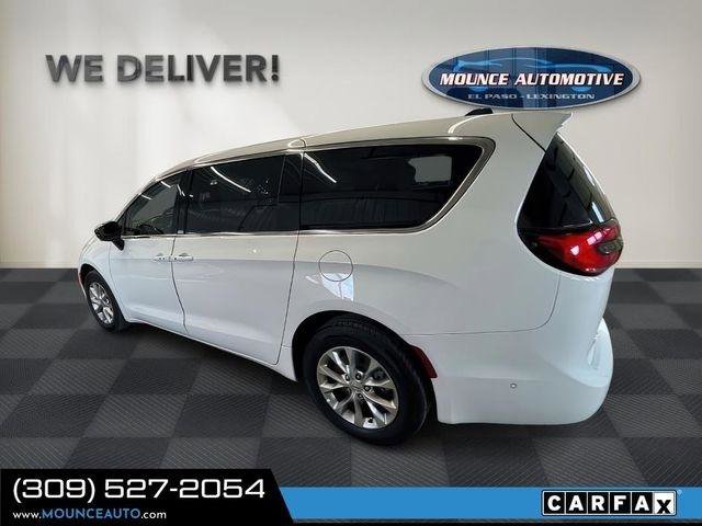 Used 2024 Chrysler Pacifica Touring-L image 17