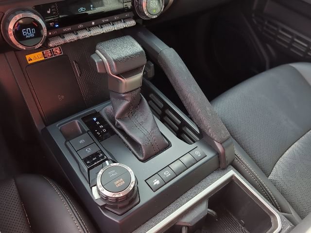 Used 2024 Toyota Tacoma Limited w/ Limited Package (LT) image 19