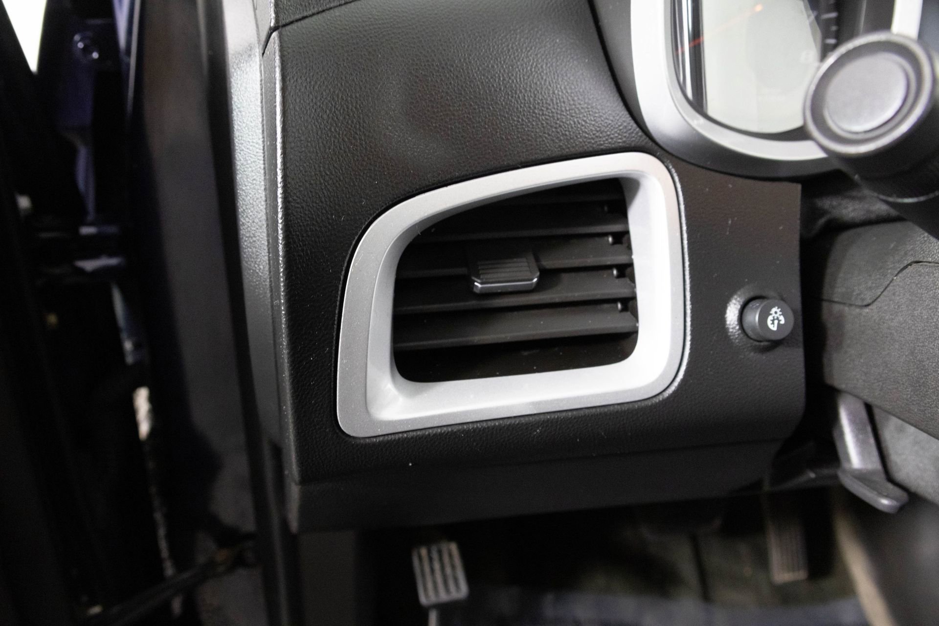 Used 2015 Chevrolet Equinox LS image 20