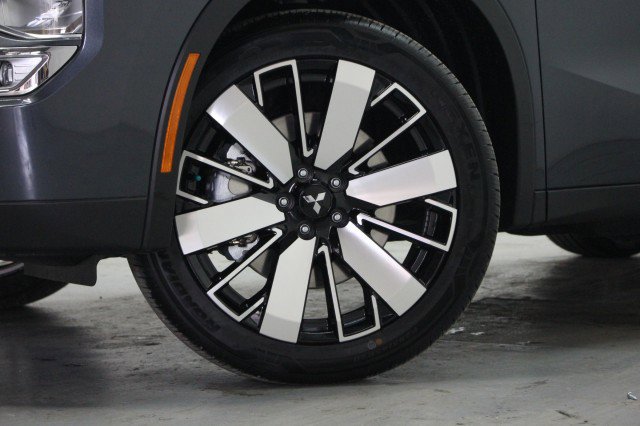 New 2026 Mitsubishi Outlander SE image 3