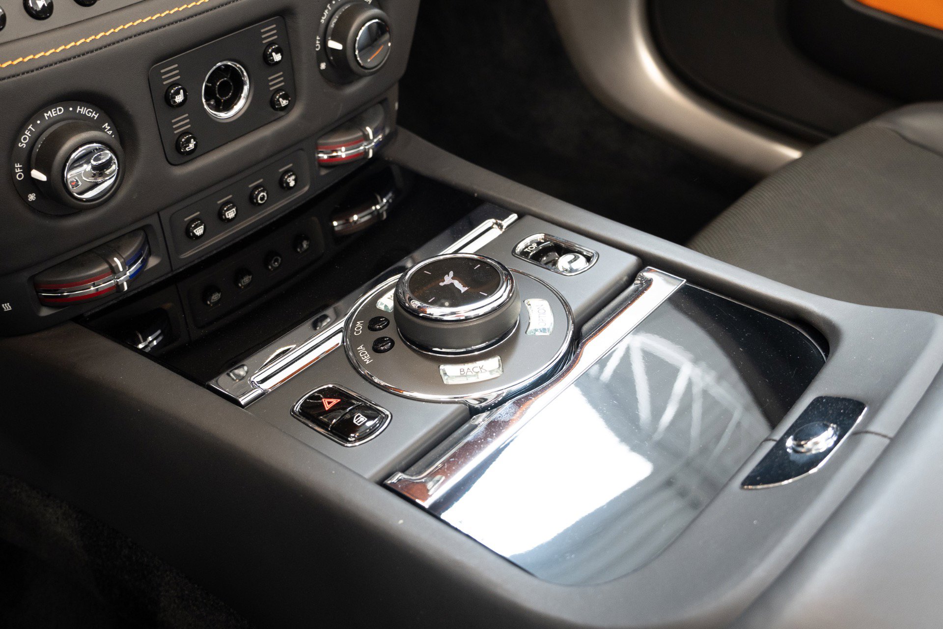 Used 2020 Rolls-Royce Dawn image 19