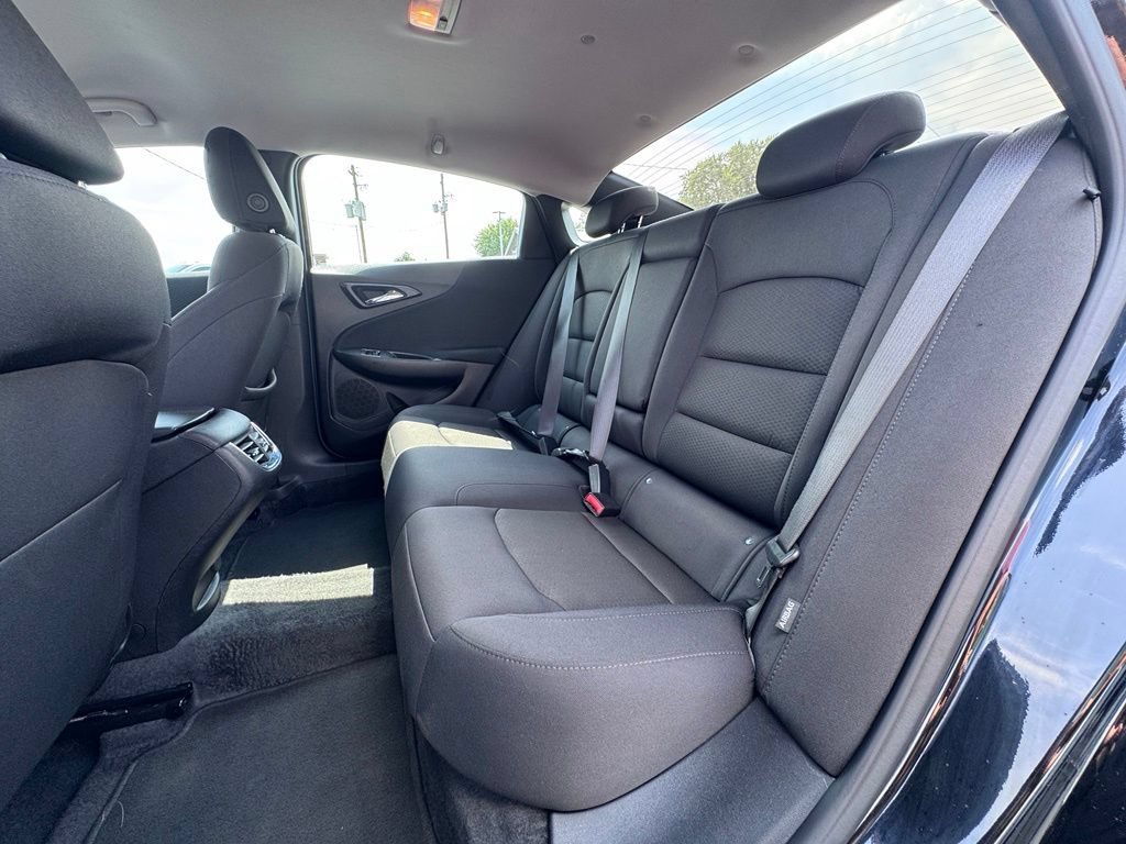 Used 2025 Chevrolet Malibu LT FWD image 16