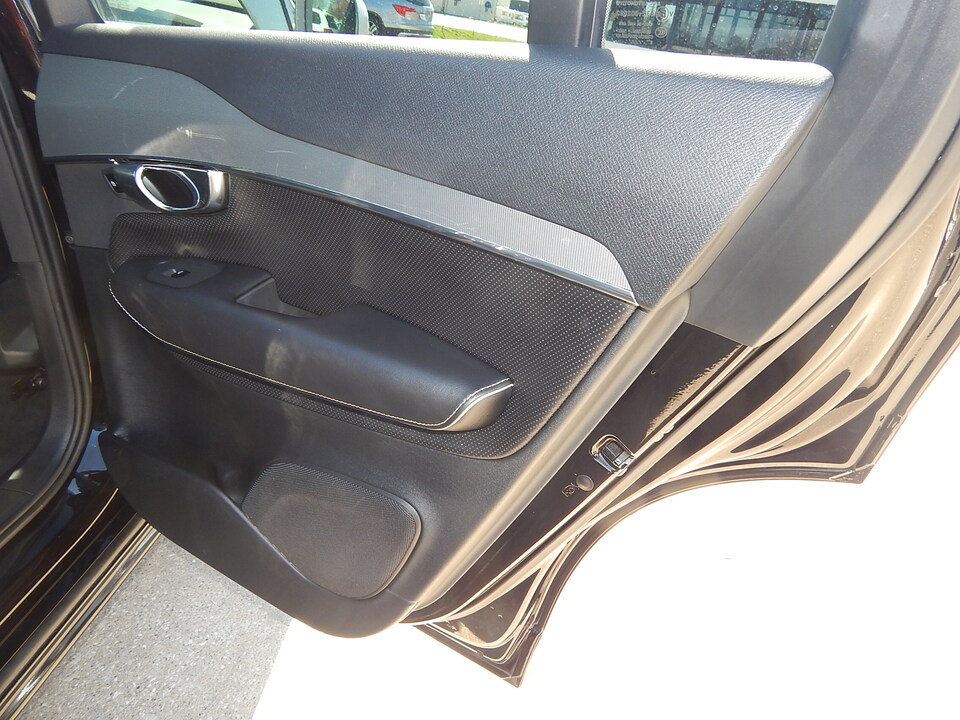 Used 2016 Volvo XC90 T6 R-Design w/ Vision Package image 18