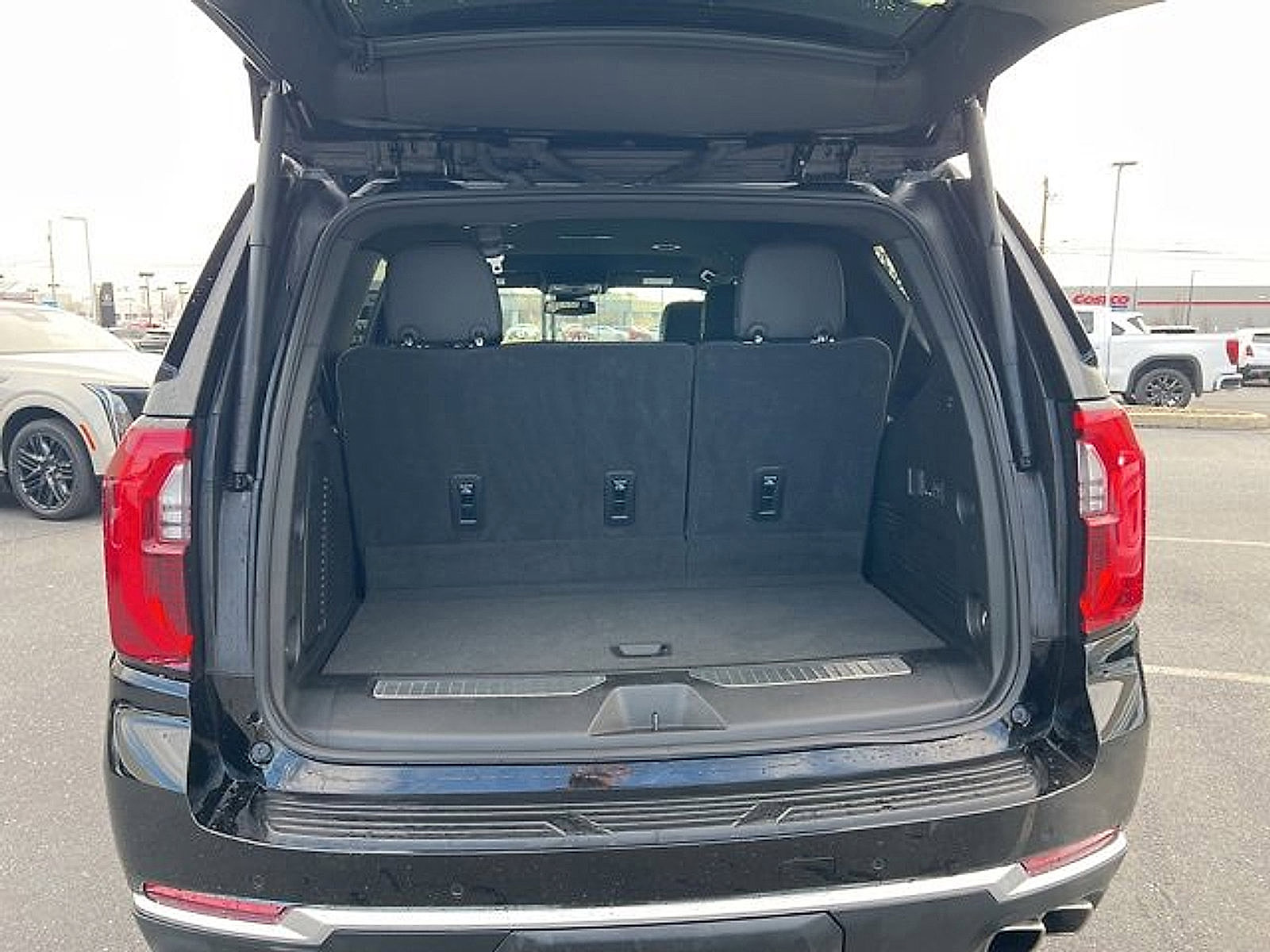 Certified 2025 GMC Yukon Denali image 13