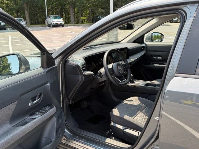 Certified 2025 Nissan Kicks SV w/ SV Premium Package AWD/4WD image 13