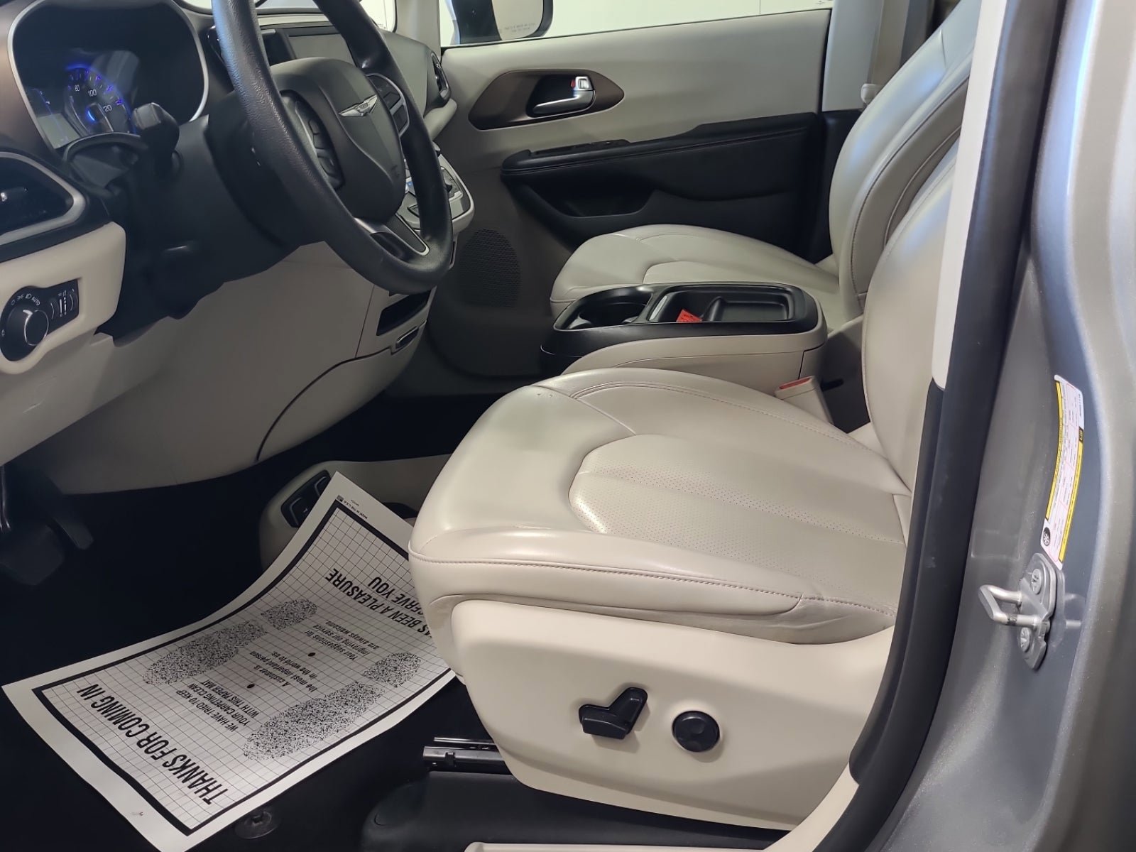 Used 2021 Chrysler Voyager Lxi image 11