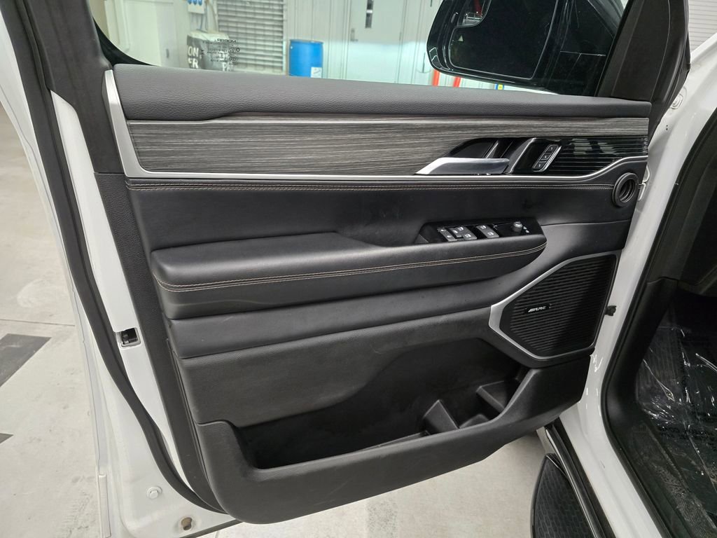 Used 2024 Jeep Wagoneer Series II w/ Flexible Seating Group RWD image 14