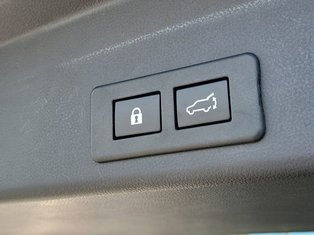 Used 2023 Subaru Ascent Touring image 9