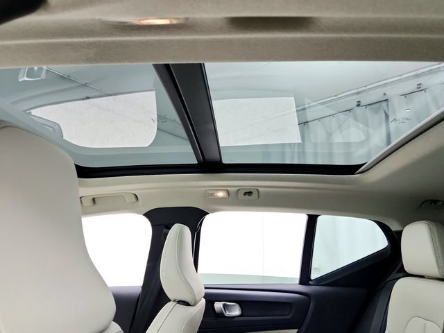 New 2026 Volvo XC40 B4 Plus w/ Climate Package FWD image 18