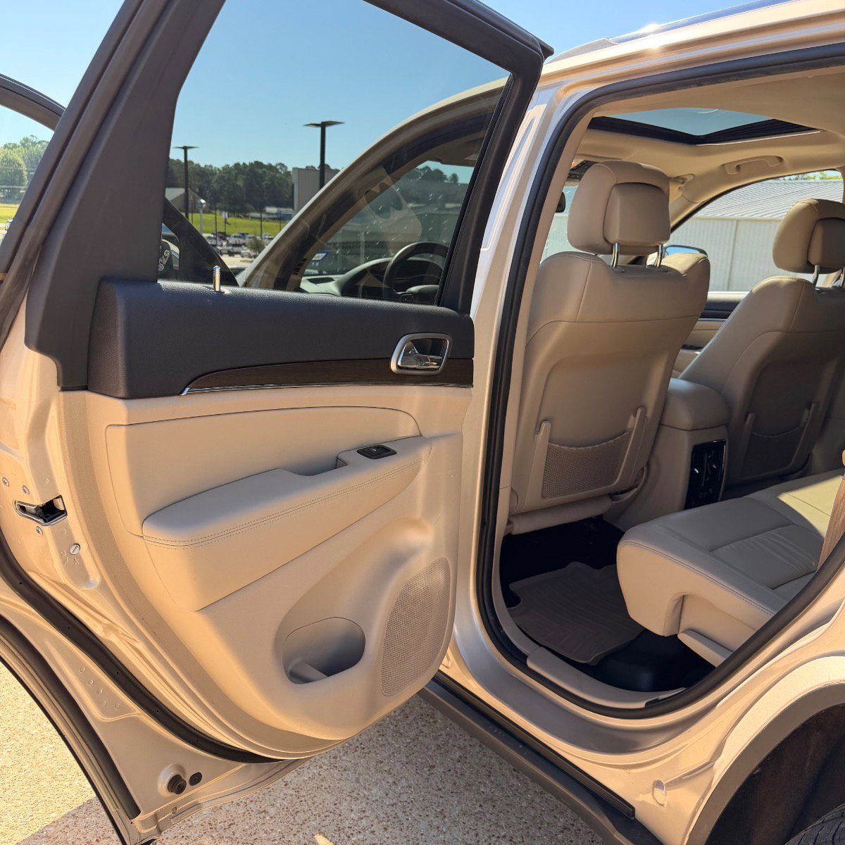 Used 2015 Jeep Grand Cherokee Limited RWD image 21