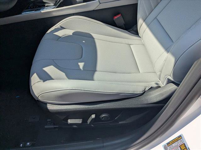 New 2025 Hyundai Elantra Limited FWD image 4