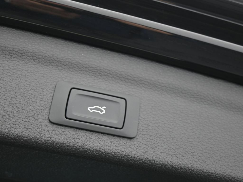 Used 2025 Audi Q3 2.0T Premium image 40
