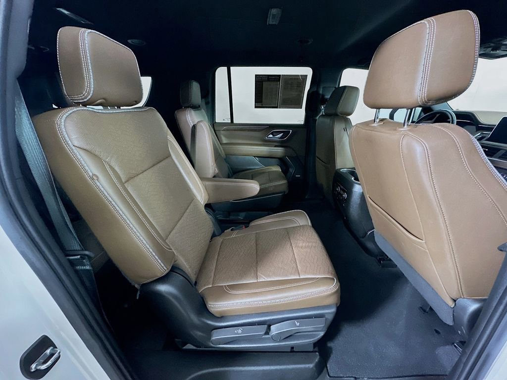 Used 2022 Chevrolet Suburban High Country image 11