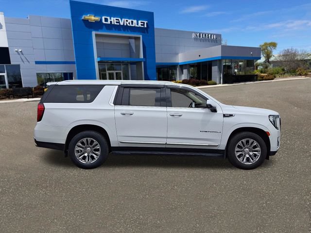 Used 2022 GMC Yukon XL Denali w/ Advanced Technology Package AWD/4WD image 27
