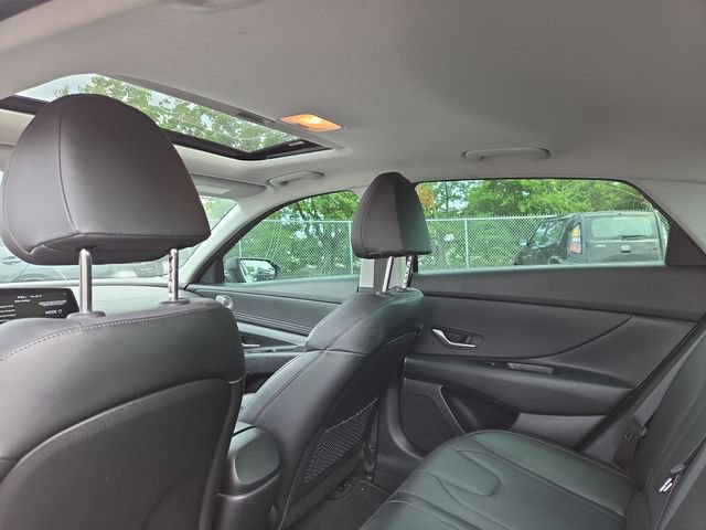 Certified 2022 Hyundai Elantra Limited FWD image 25