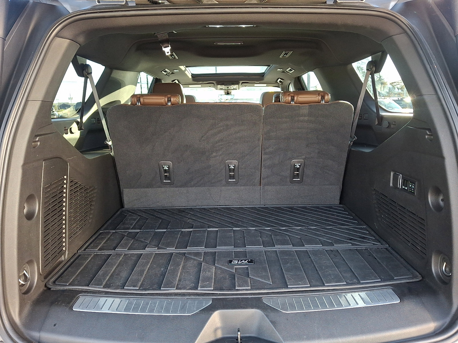 Used 2021 Chevrolet Suburban High Country image 30