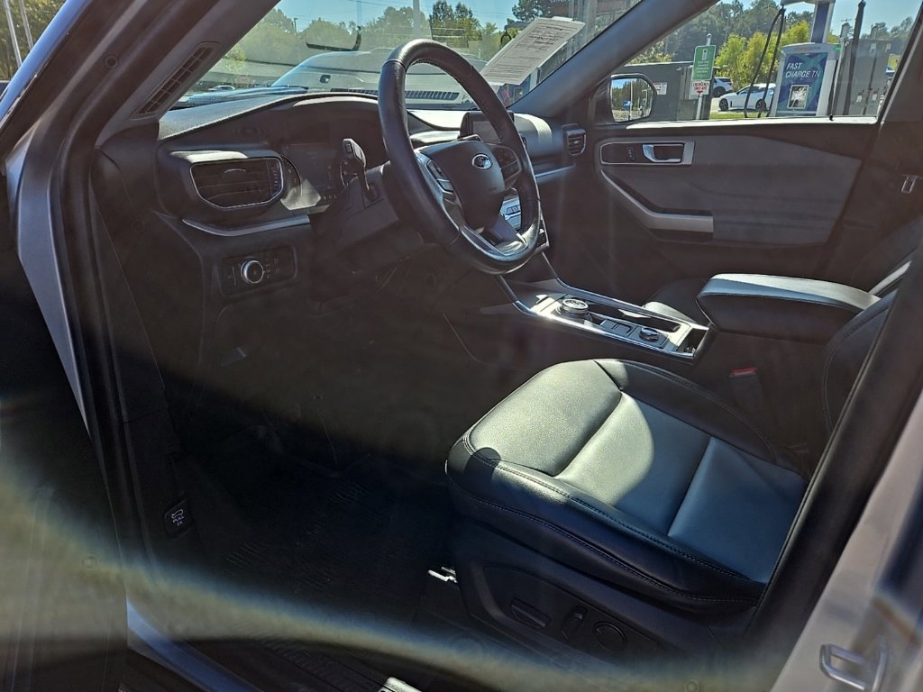 Used 2023 Ford Explorer XLT w/ Equipment Group 202A AWD/4WD image 10