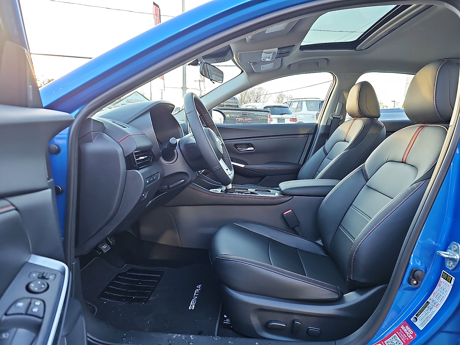 Used 2025 Nissan Sentra SR w/ SR Premium Package image 14