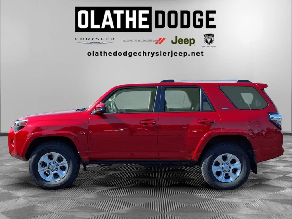 Used 2024 Toyota 4Runner SR5 AWD/4WD image 27