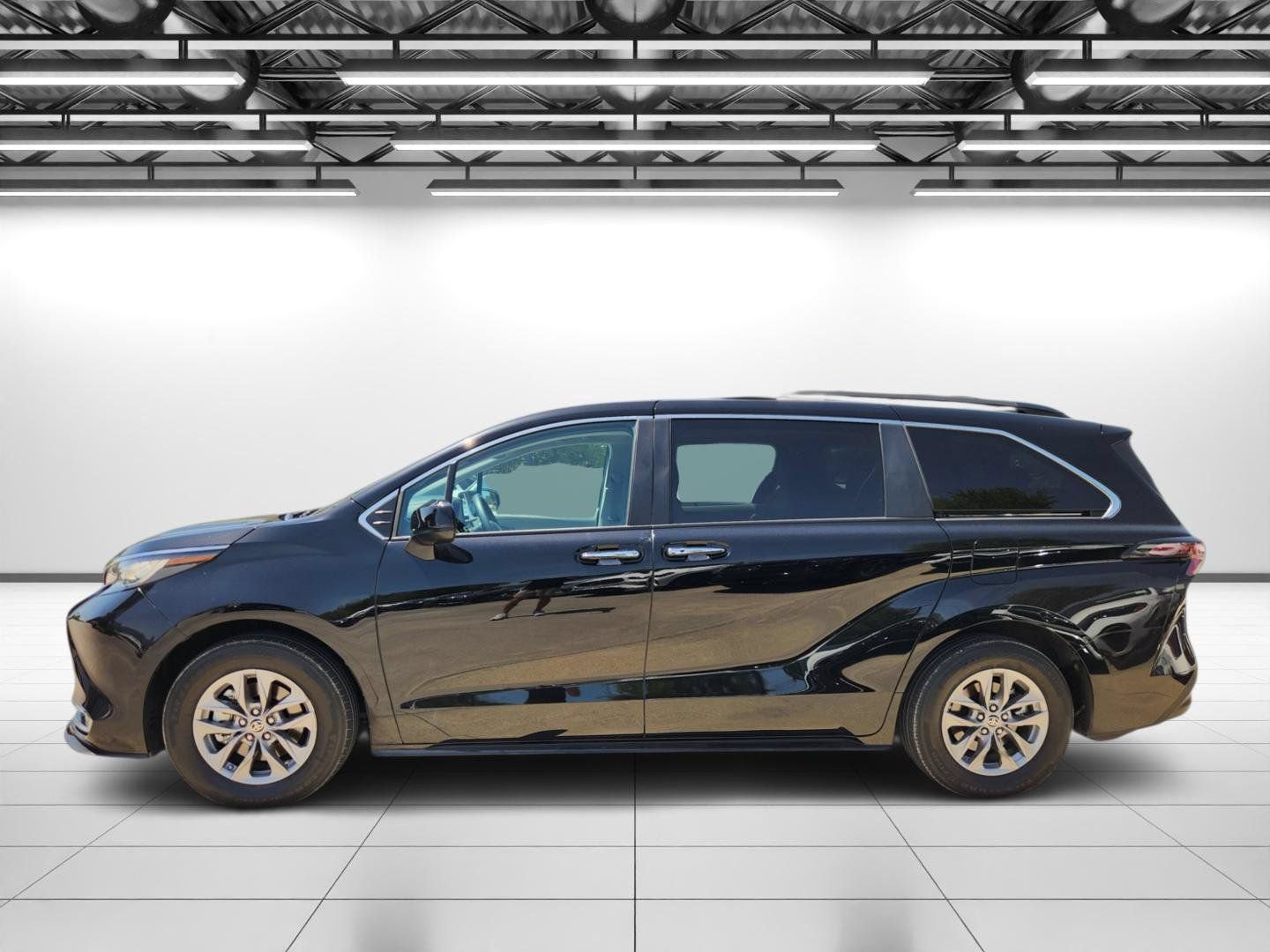 Used 2023 Toyota Sienna XLE FWD image 6
