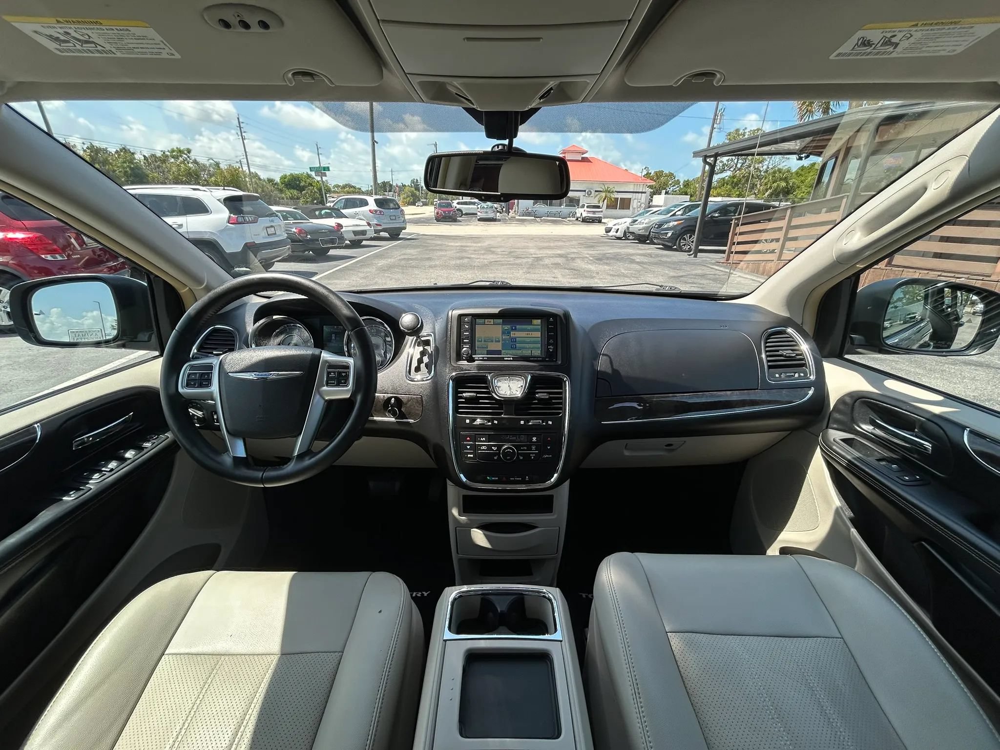 Used 2011 Chrysler Town & Country Touring-L FWD image 16
