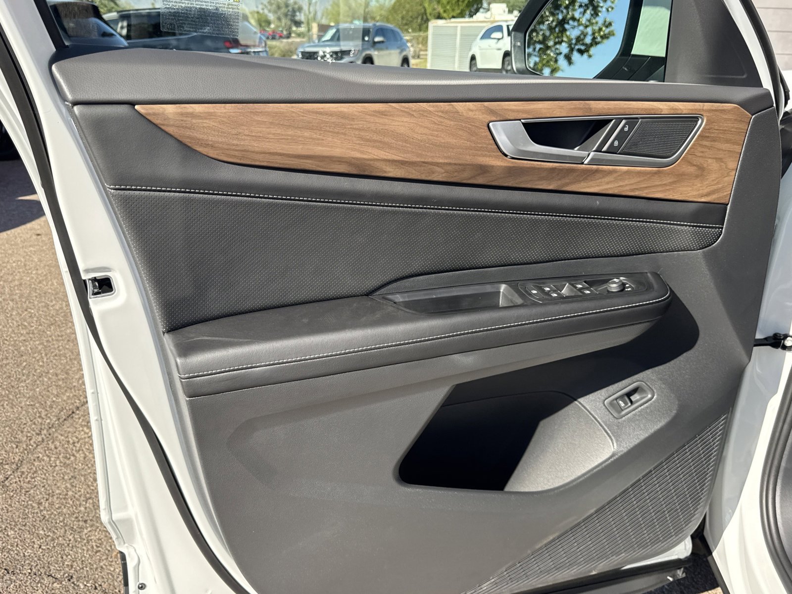 New 2026 Volkswagen Atlas SE image 12