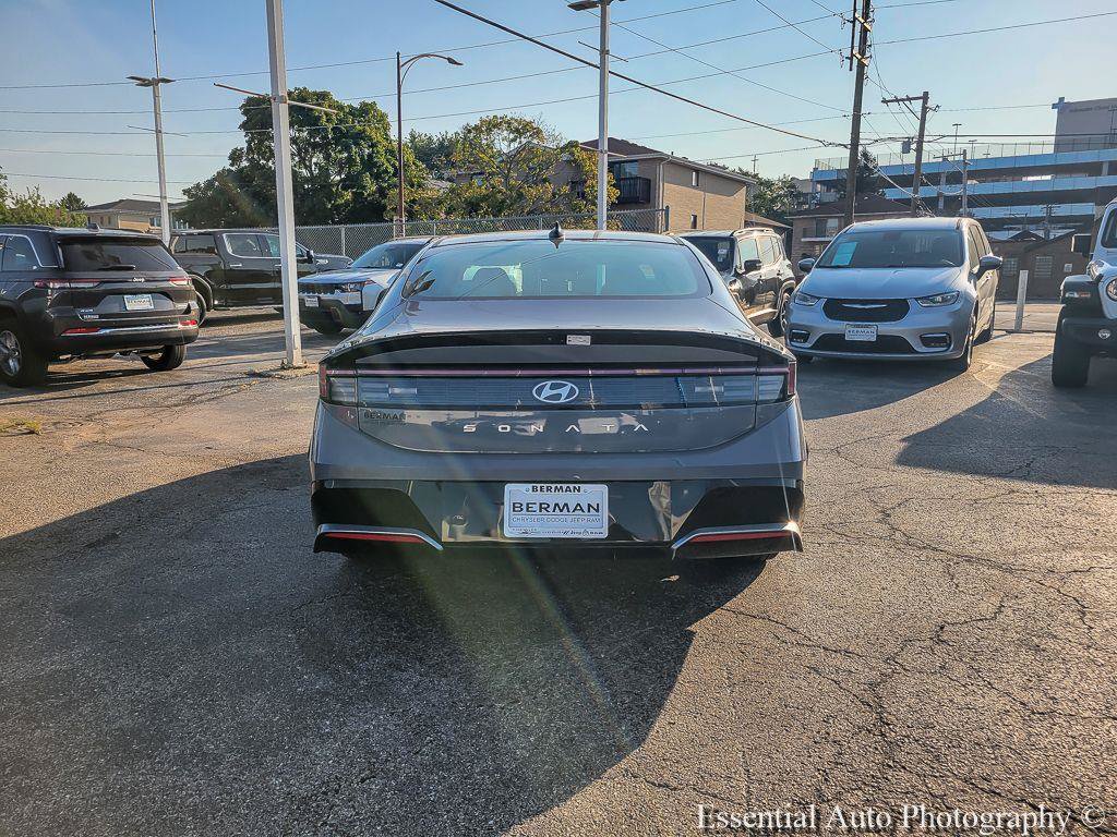 Used 2025 Hyundai Sonata SEL FWD image 12