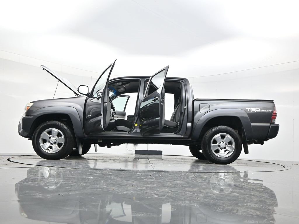 Used 2015 Toyota Tacoma Base image 56