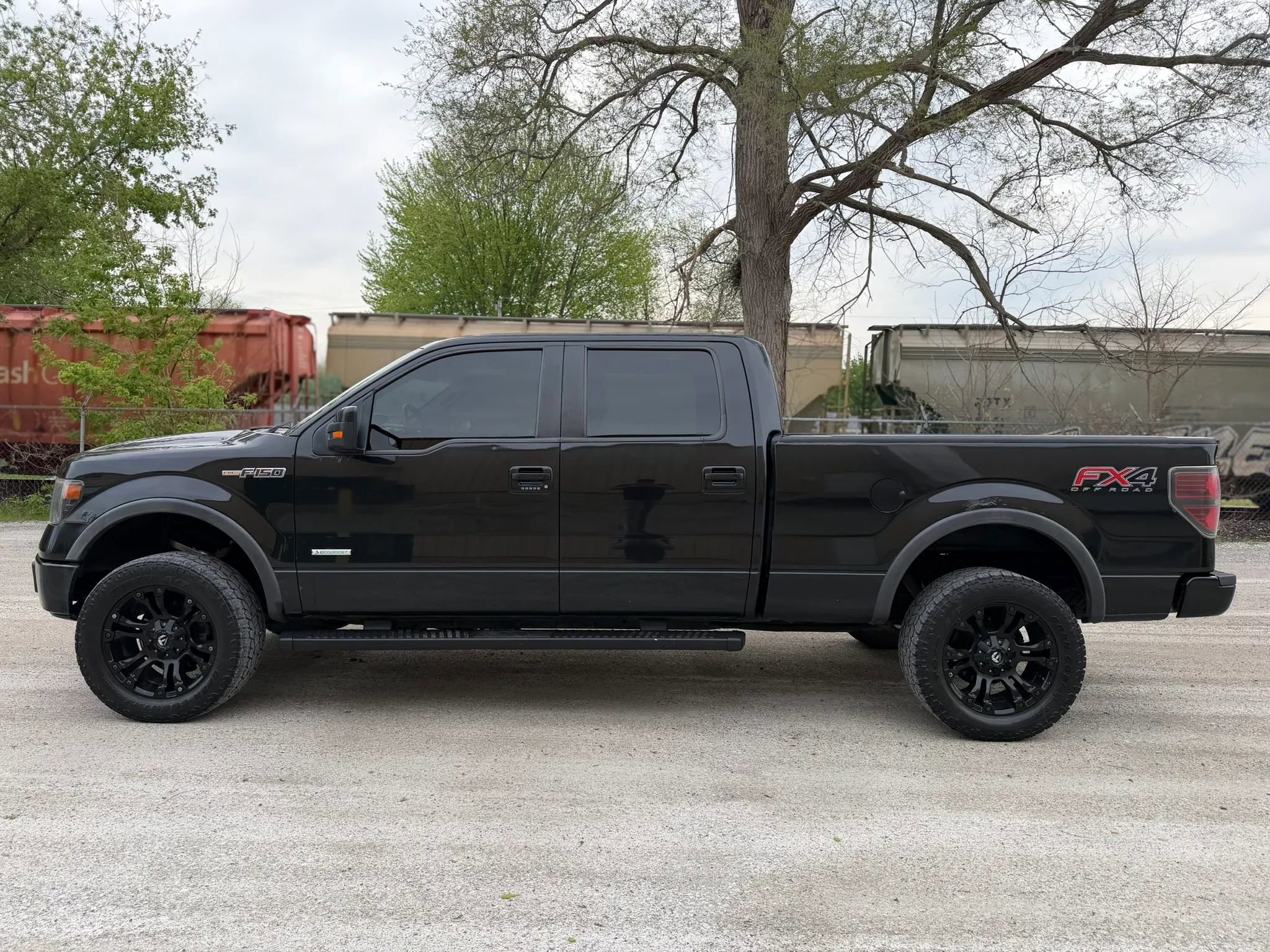 Used 2014 Ford F150 FX4 w/ Equipment Group 402A Luxury AWD/4WD image 8