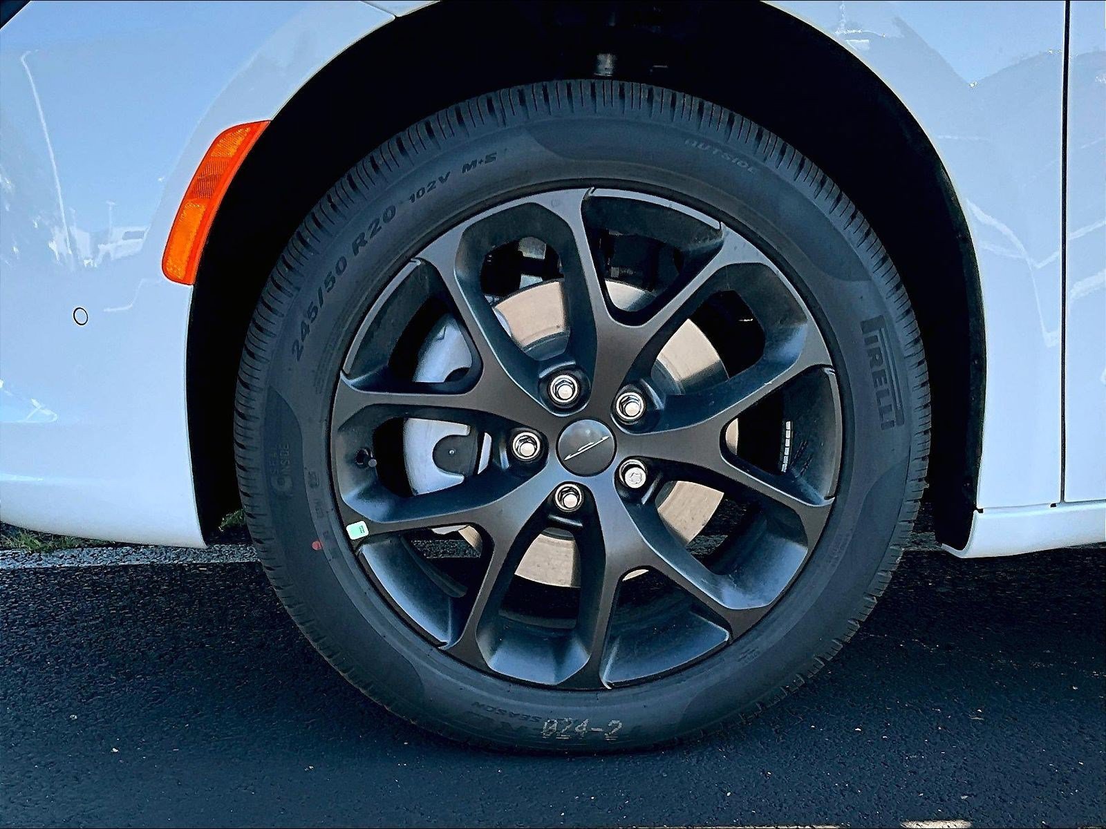 New 2027 Chrysler Pacifica Limited AWD/4WD image 24