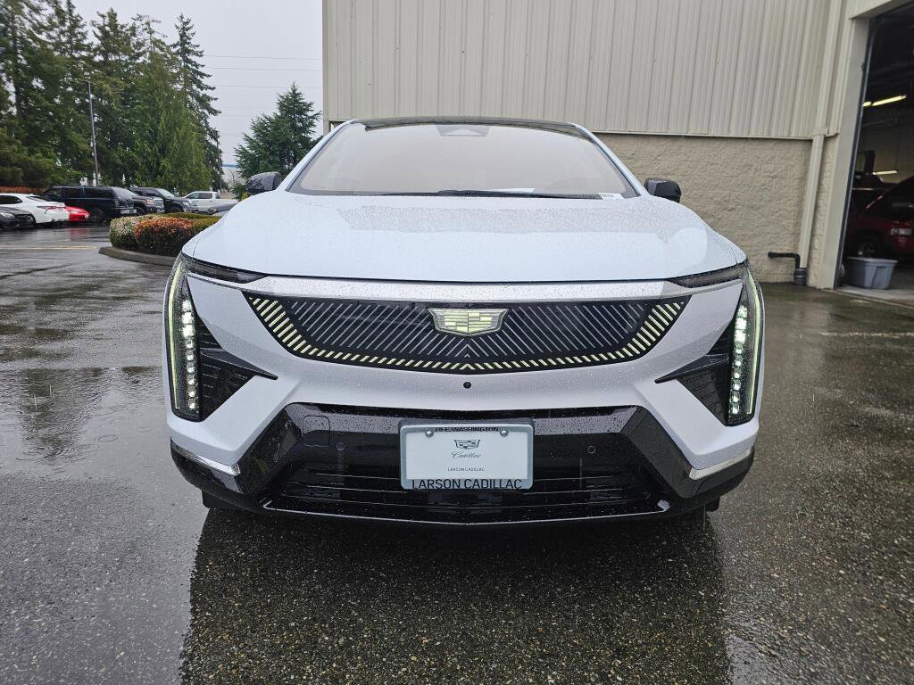 New 2026 Cadillac Optiq Luxury 2 image 12