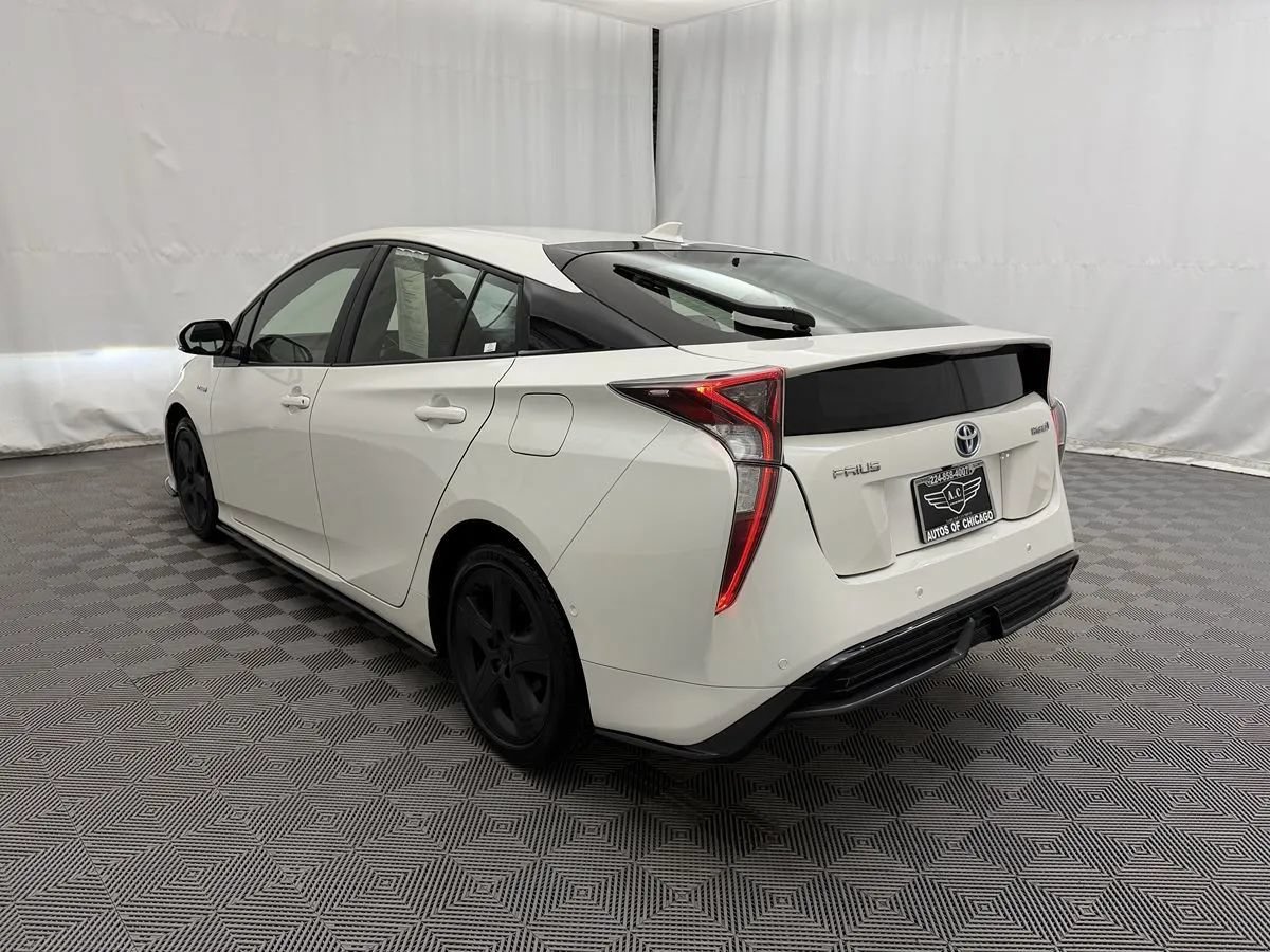 Used 2018 Toyota Prius Three Touring w/ Appearance Package FWD image 7
