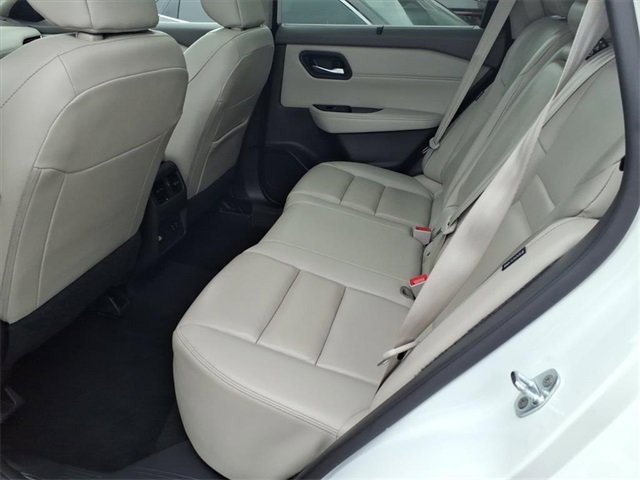 Used 2023 Nissan Rogue SL w/ SL Premium Package image 9