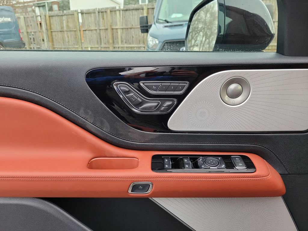 New 2026 Lincoln Aviator Reserve image 18