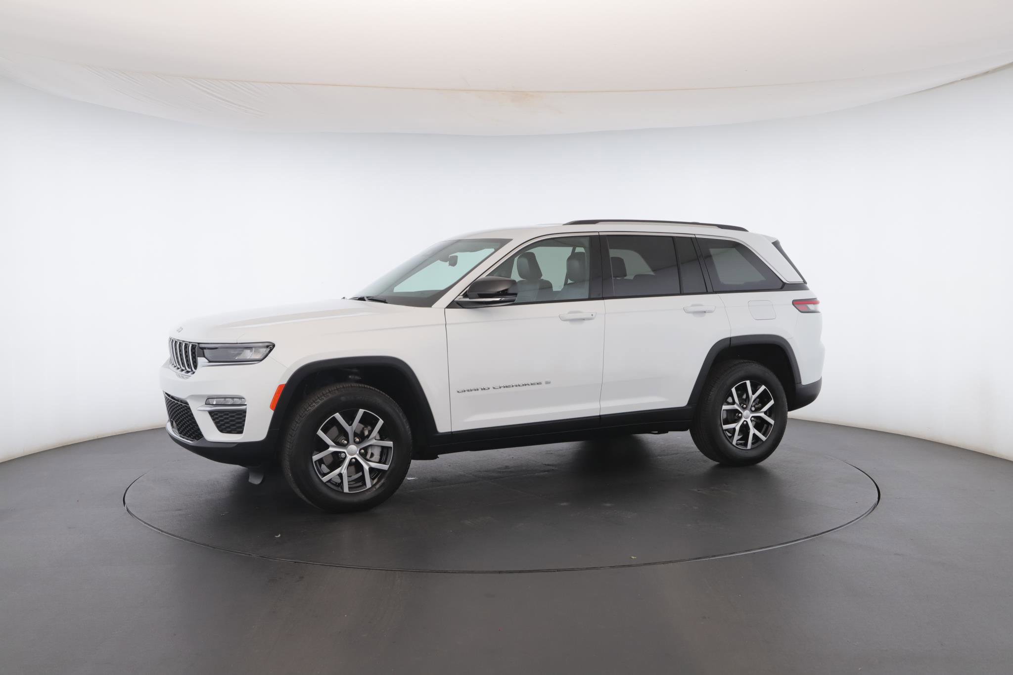 Used 2023 Jeep Grand Cherokee Limited w/ Trailer Tow Prep Group (B) image 43