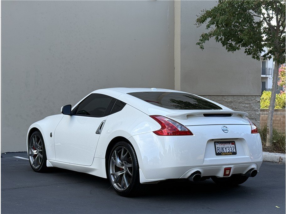 Used 2016 Nissan 370Z Coupe RWD image 4