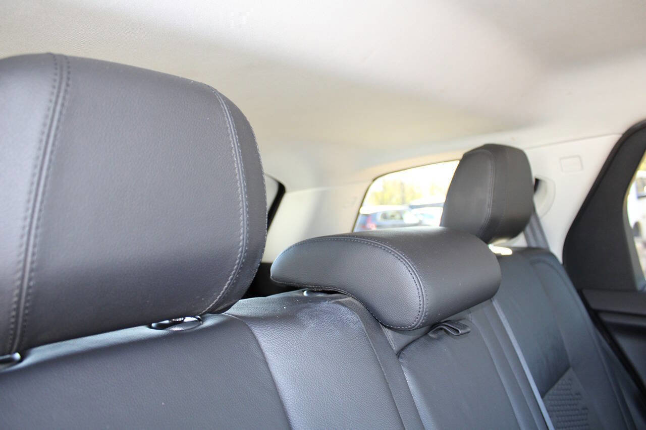Used 2018 Land Rover Discovery Sport SE image 36