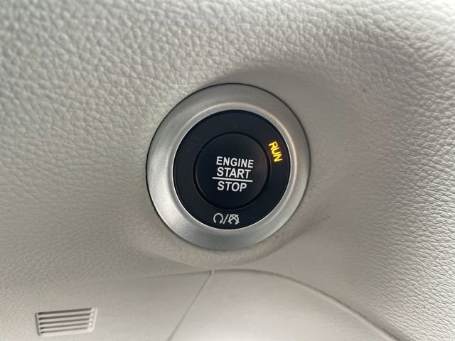 Used 2021 Chrysler Pacifica Touring-L w/ Premium & Safety Sphere Group image 17