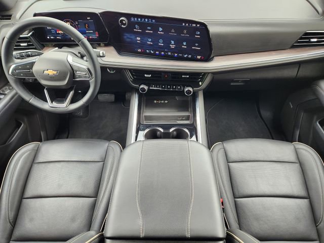 Used 2025 Chevrolet Suburban Premier AWD/4WD image 22