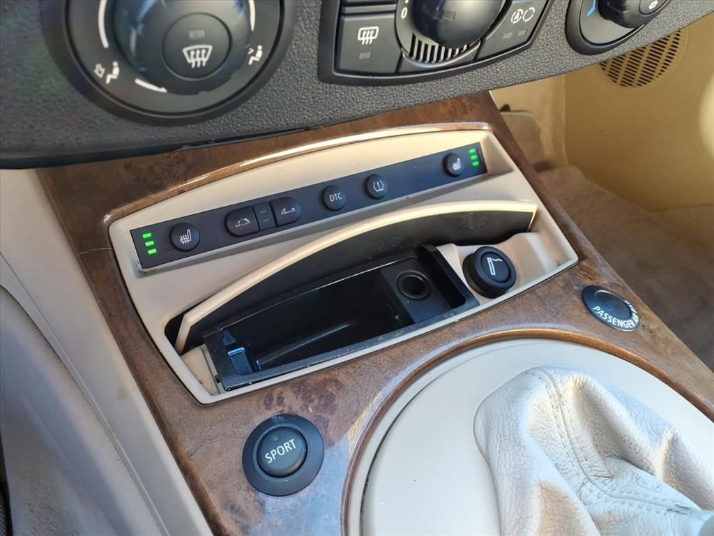 Used 2005 BMW Z4 2.5i image 17